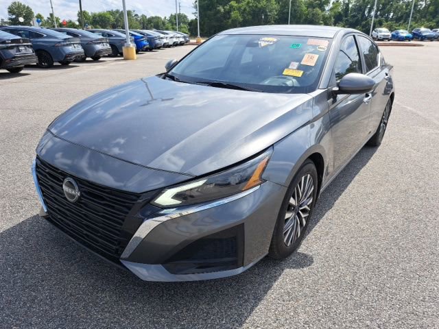 Used 2023 Nissan Altima 2.5 SV FWD image 2
