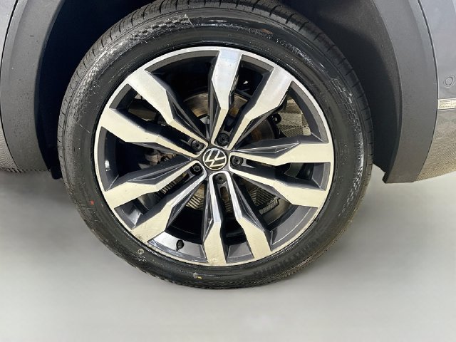 Used 2022 Volkswagen Atlas Cross Sport SEL Premium R-Line AWD/4WD image 36