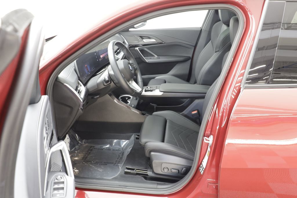 Certified 2025 BMW X2 xDrive28i AWD/4WD image 6