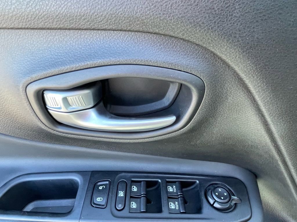 Used 2022 Jeep Renegade Trailhawk image 30