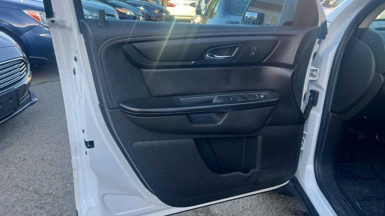 Used 2016 Chevrolet Traverse LT image 25