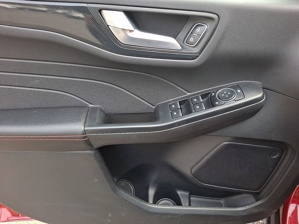 Used 2025 Ford Escape ST-Line w/ Cold Weather Package image 13