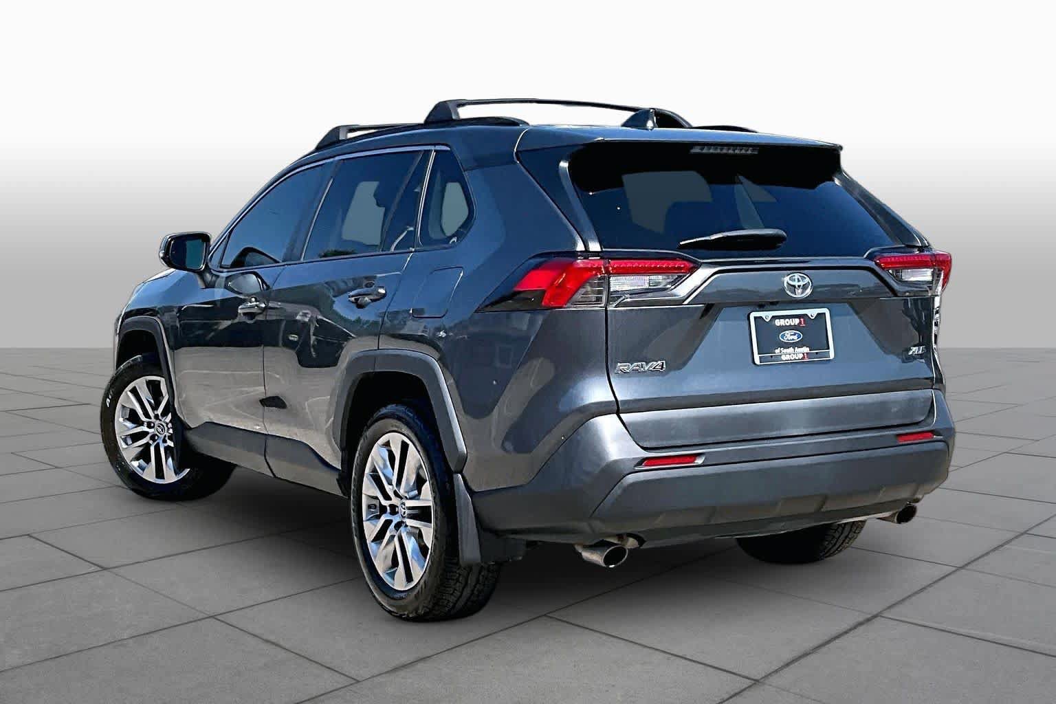 Used 2019 Toyota RAV4 XLE Premium FWD image 6