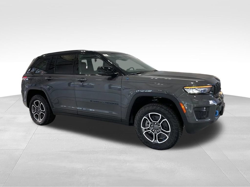 New 2024 Jeep Grand Cherokee Trailhawk w/ Advanced Protech Group II AWD/4WD image 2