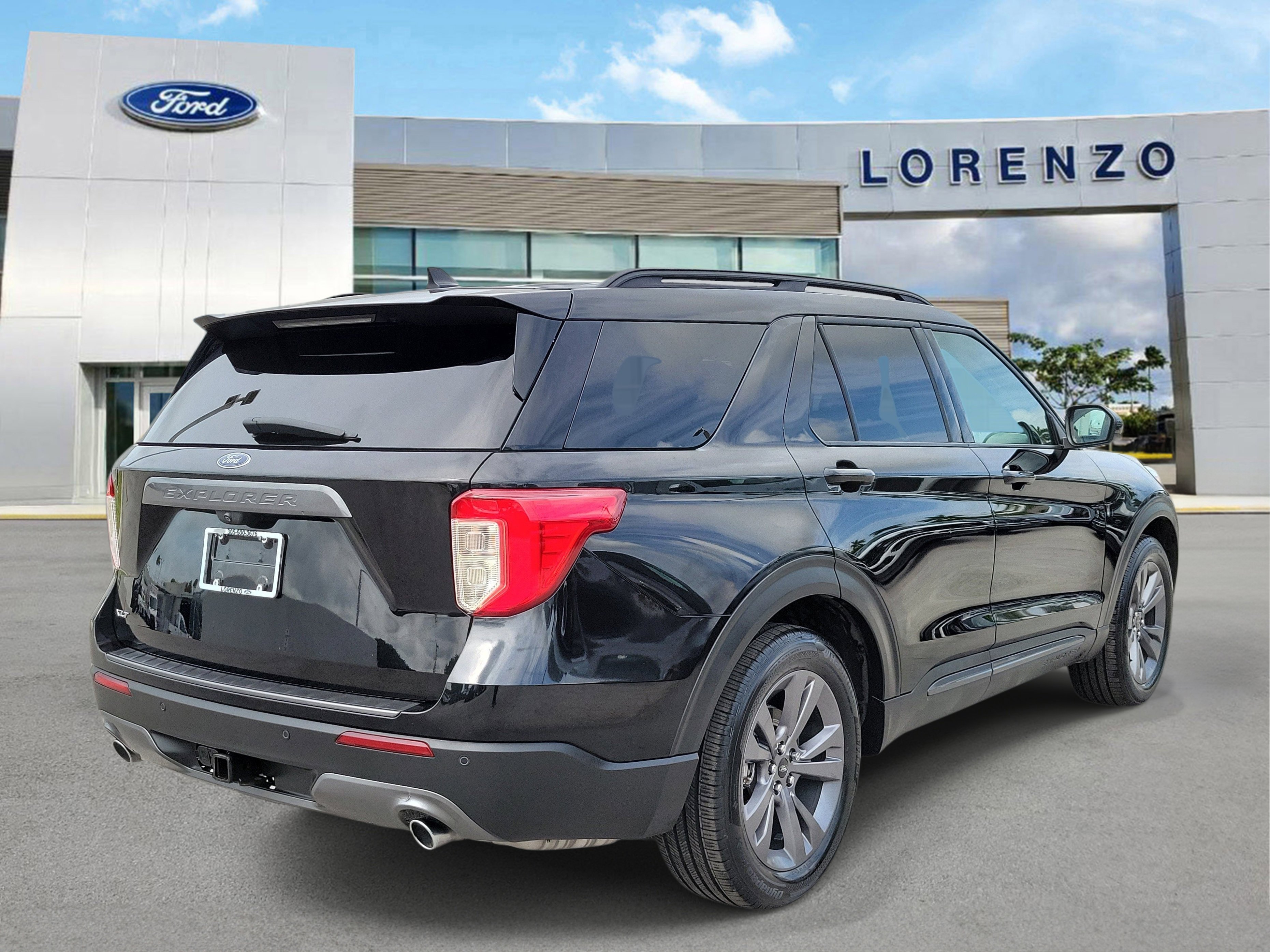 Used 2023 Ford Explorer XLT w/ Equipment Group 202A RWD image 5