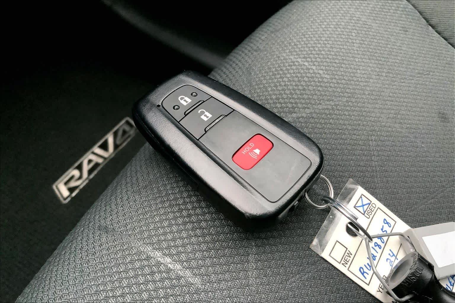 Used 2024 Toyota RAV4 XLE AWD/4WD image 29