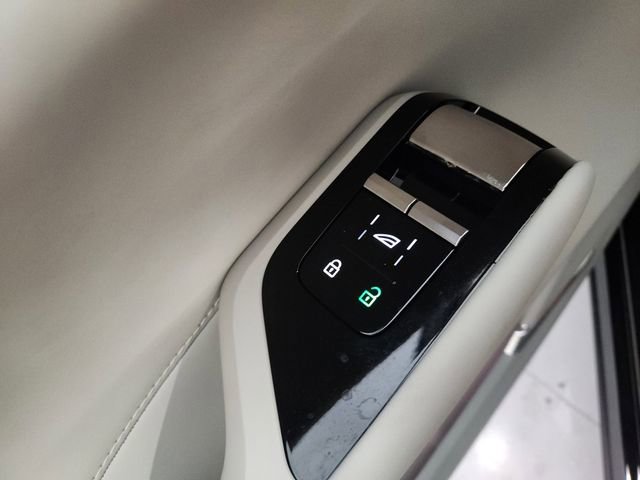 New 2025 Volvo EX90 Plus AWD/4WD image 21