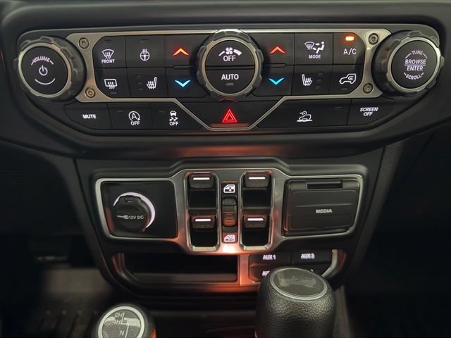 Used 2023 Jeep Wrangler Unlimited Sahara w/ Cold Weather Group AWD/4WD image 17