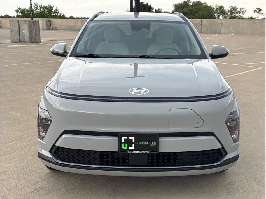 Used 2024 Hyundai Kona SEL FWD image 2
