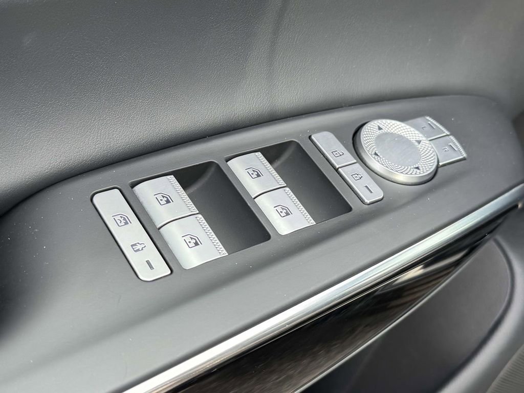Certified 2025 Genesis GV70 2.5T AWD/4WD image 16