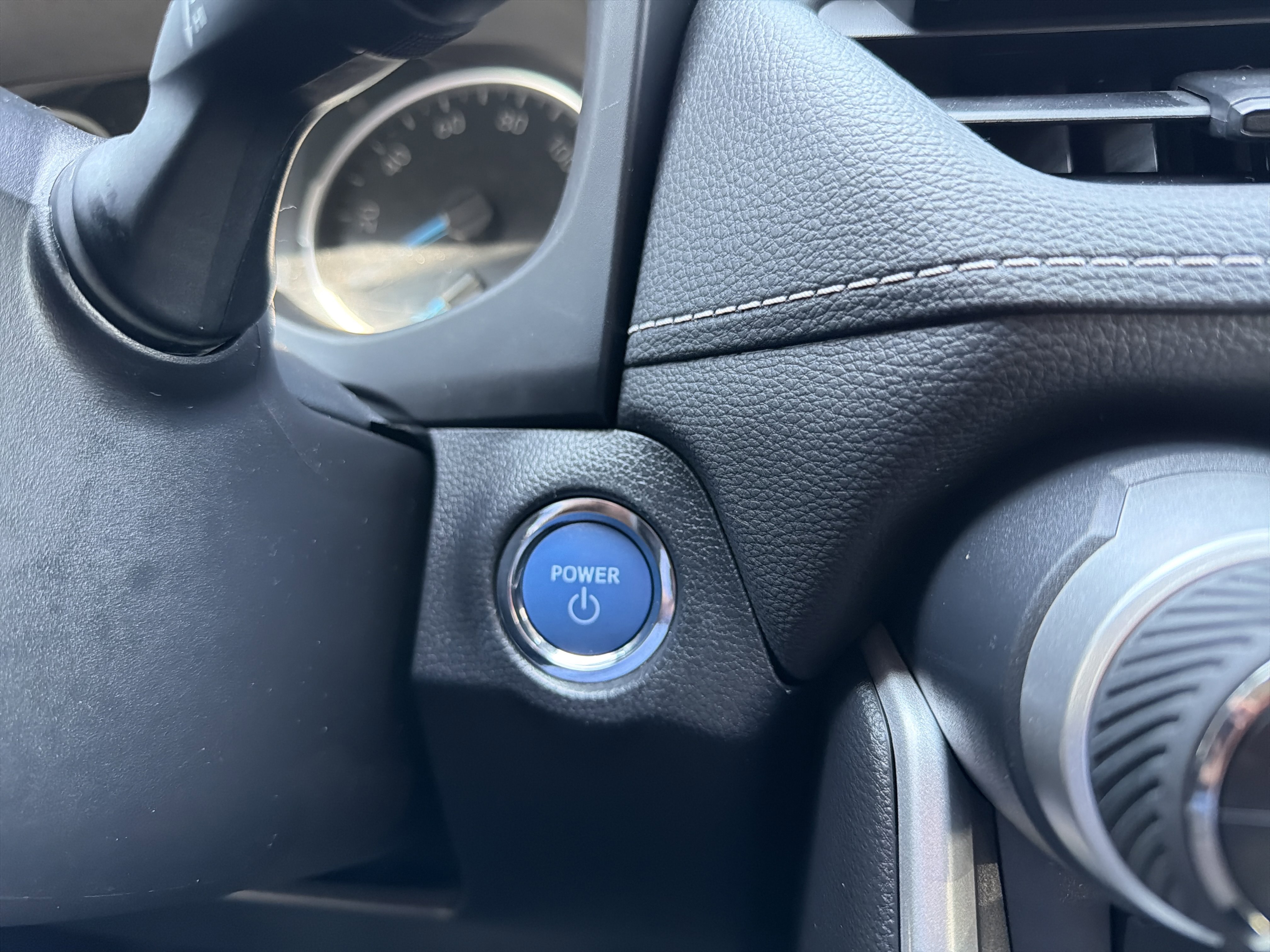 Used 2021 Toyota RAV4 XLE w/ XLE Grade Weather Package AWD/4WD image 18