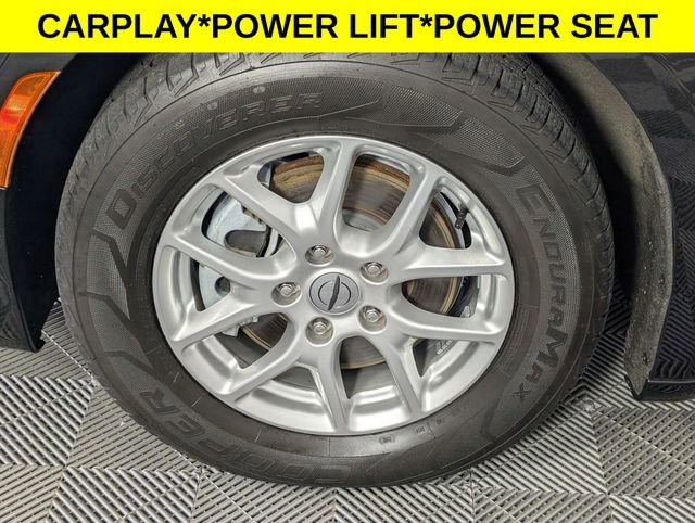 Used 2022 Chrysler Voyager LX image 8