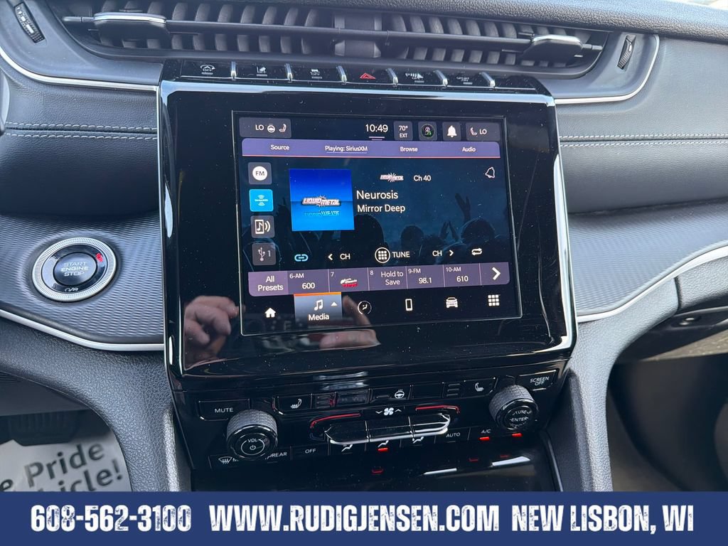 Used 2025 Jeep Grand Cherokee Altitude AWD/4WD image 18