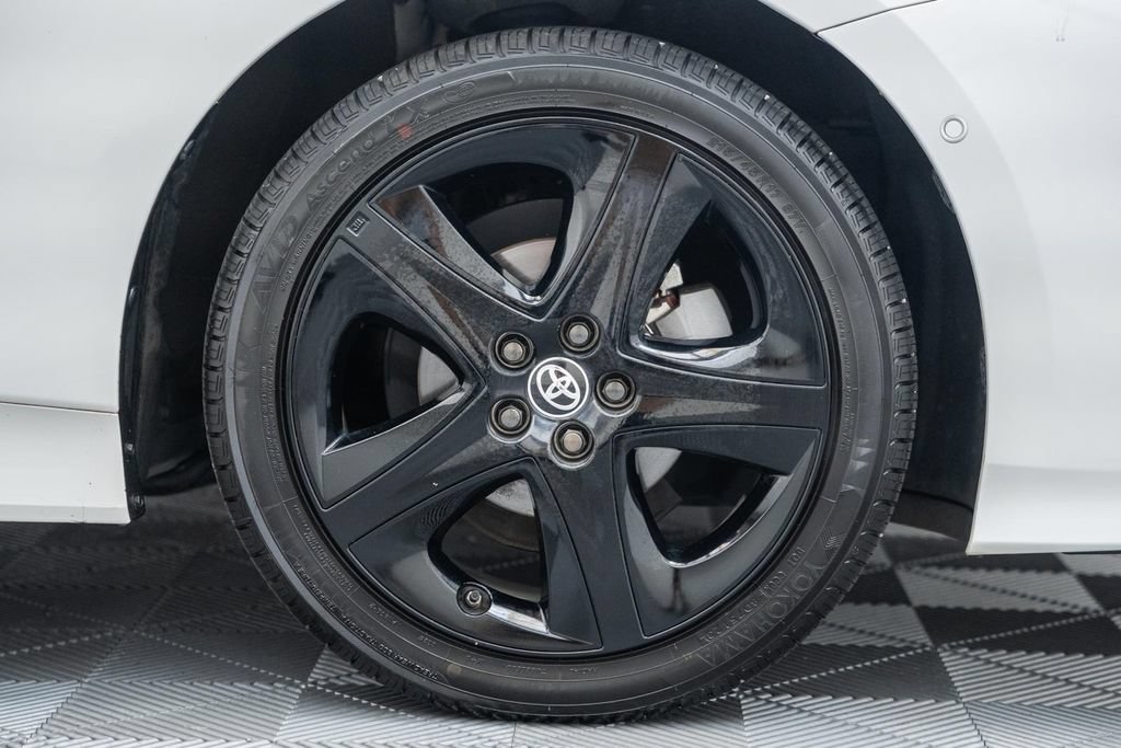 Certified 2021 Toyota Prius FWD image 19
