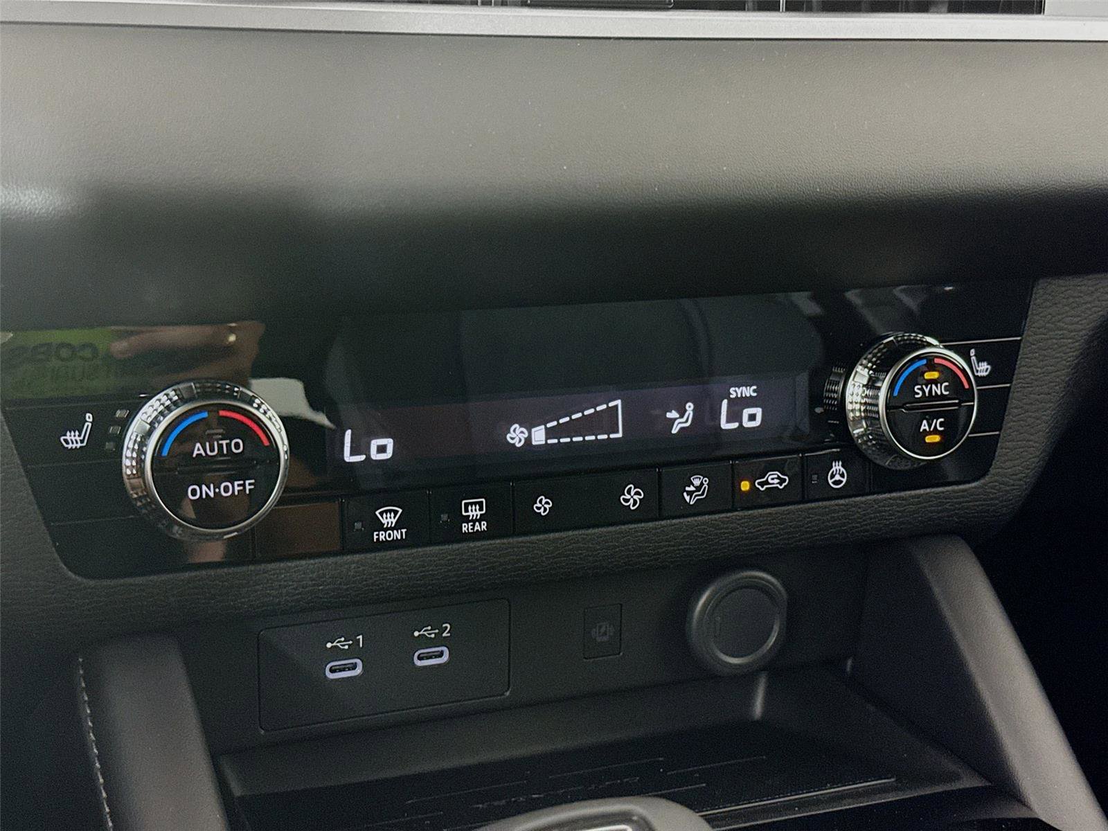 New 2026 Mitsubishi Outlander SE image 13