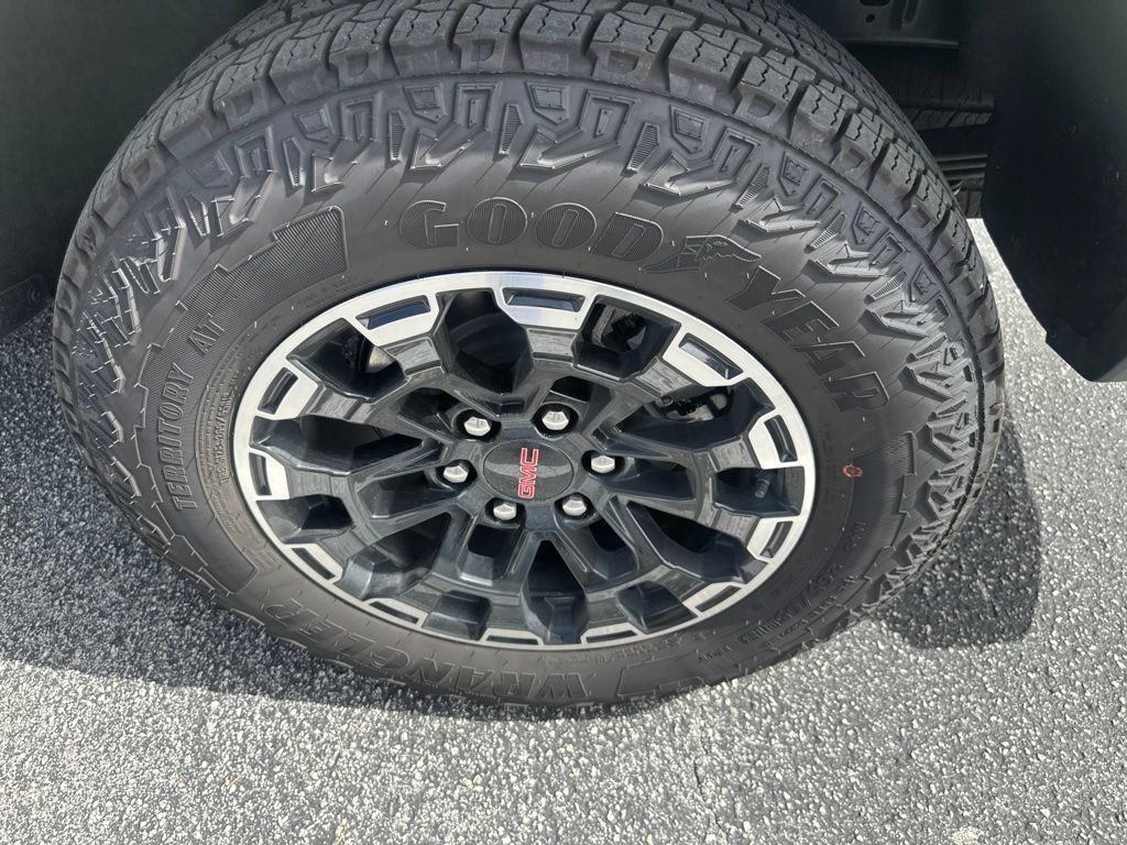 Used 2026 GMC Canyon AT4 w/ Technology Plus Package AWD/4WD image 14