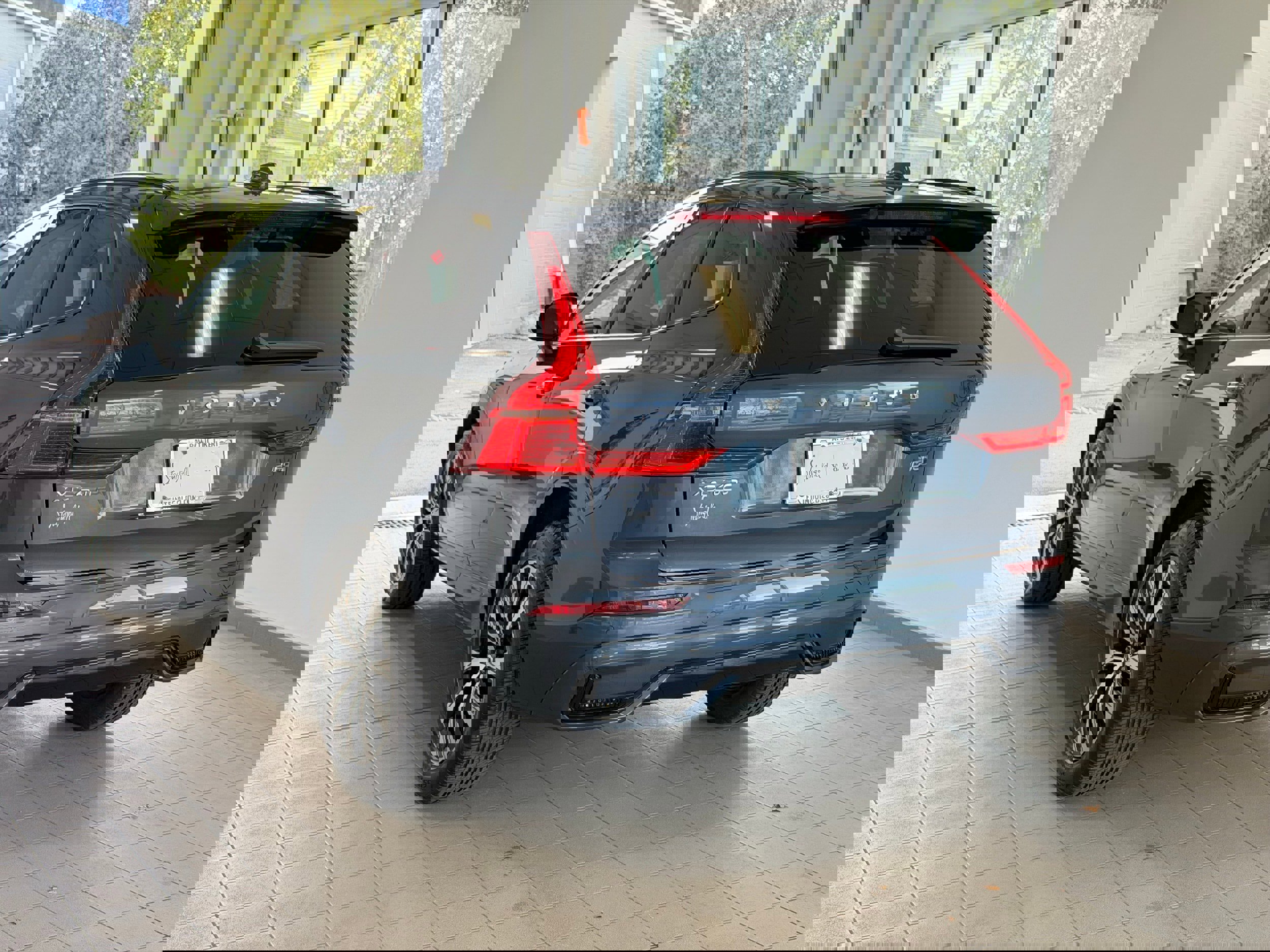 Certified 2025 Volvo XC60 B5 Core w/ Climate Package image 9