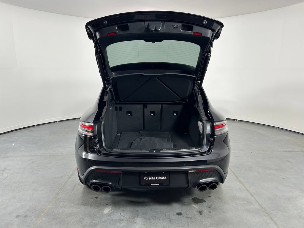 Certified 2025 Porsche Macan AWD/4WD image 28