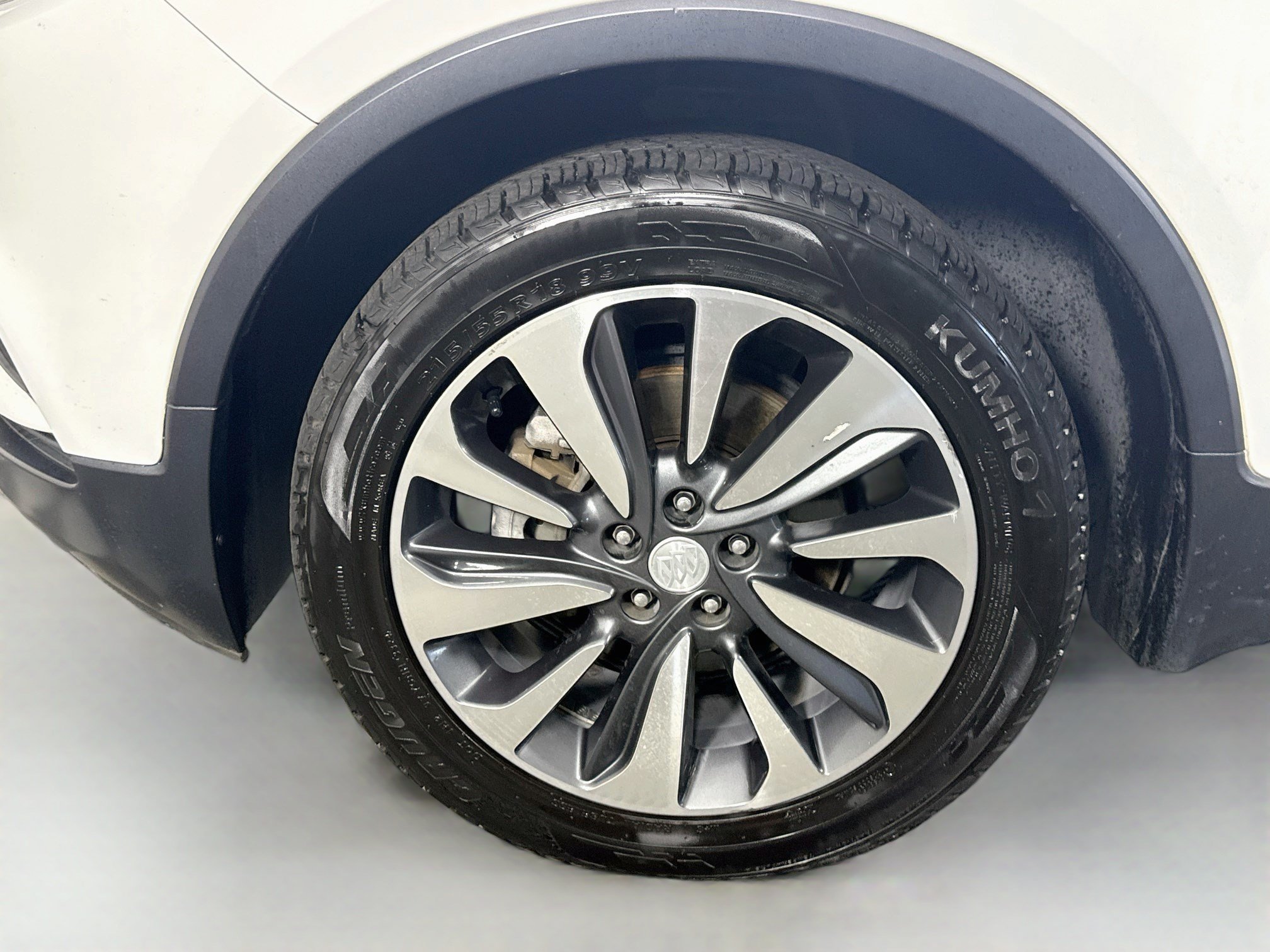 Used 2019 Buick Encore Essence FWD image 38
