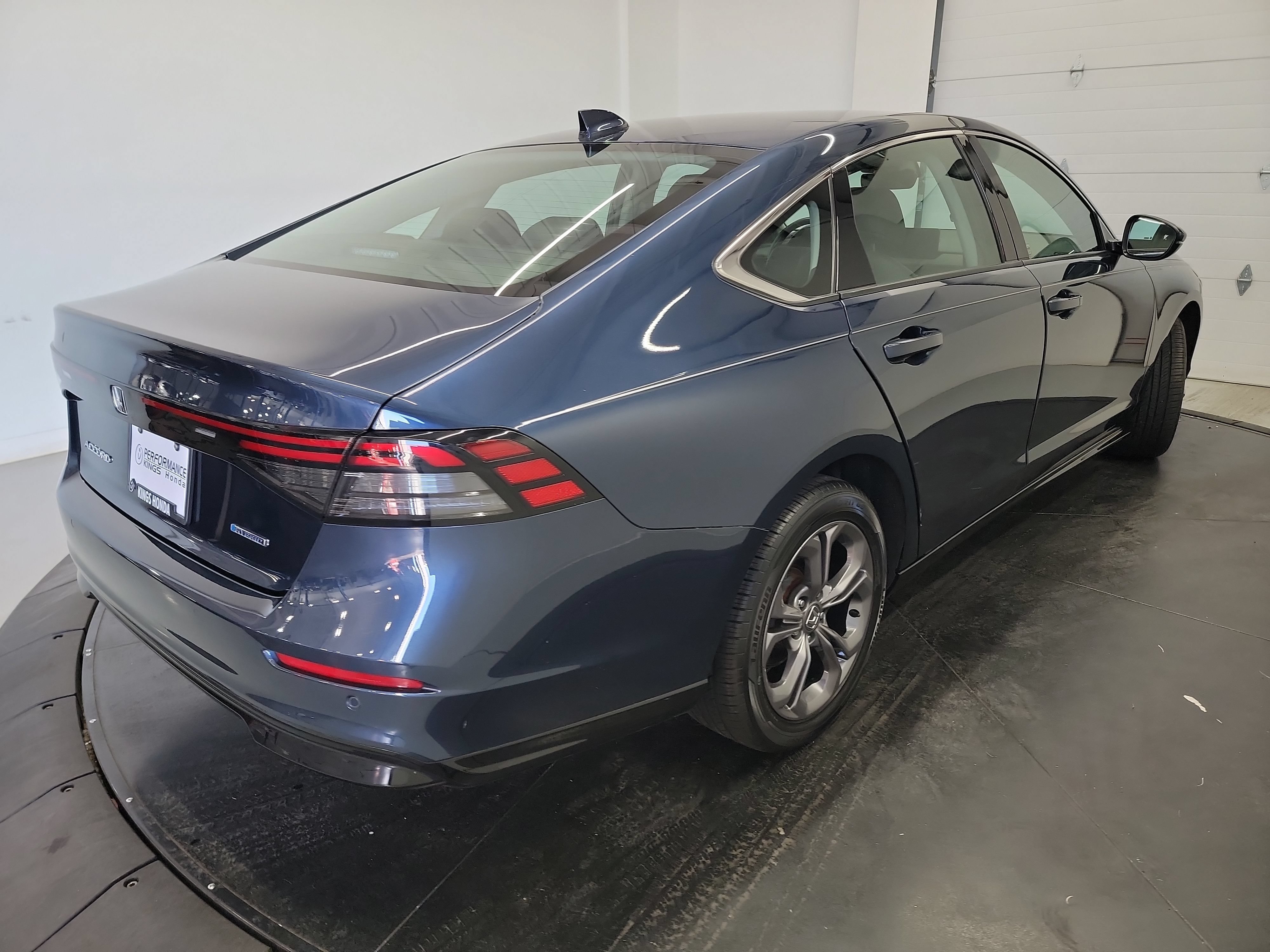 Used 2024 Honda Accord EX-L image 9