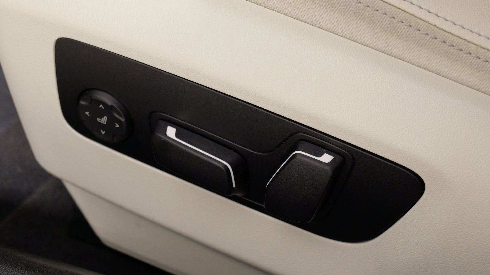 Used 2024 BMW 530i xDrive image 43