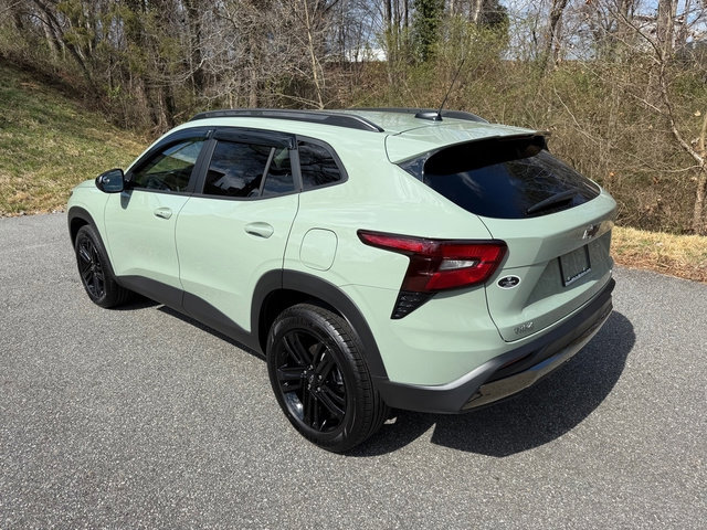 Used 2025 Chevrolet Trax ACTIV image 8