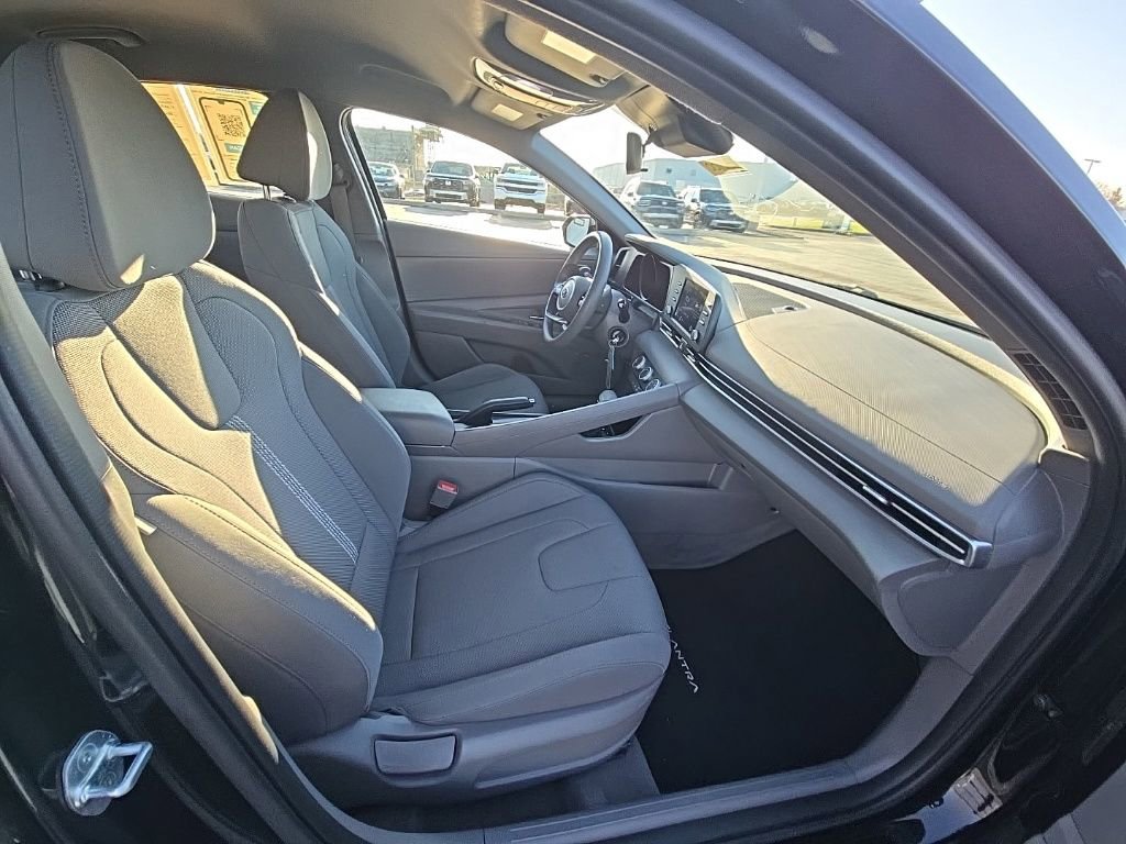 Used 2022 Hyundai Elantra SE image 30