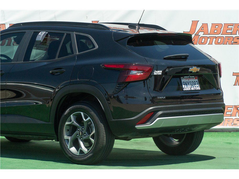 Used 2024 Chevrolet Trax LT FWD image 13