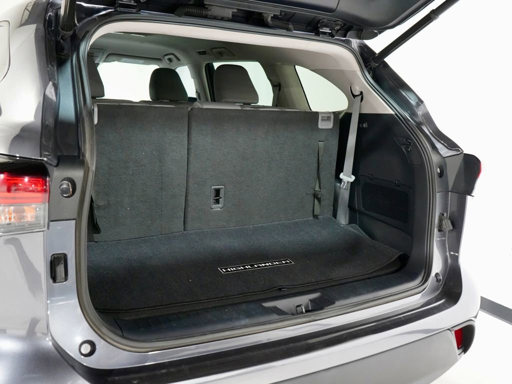 Used 2021 Toyota Highlander LE image 9