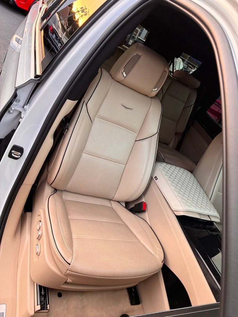 Used 2023 Cadillac Escalade Premium Luxury w/ Performance Package AWD/4WD image 21