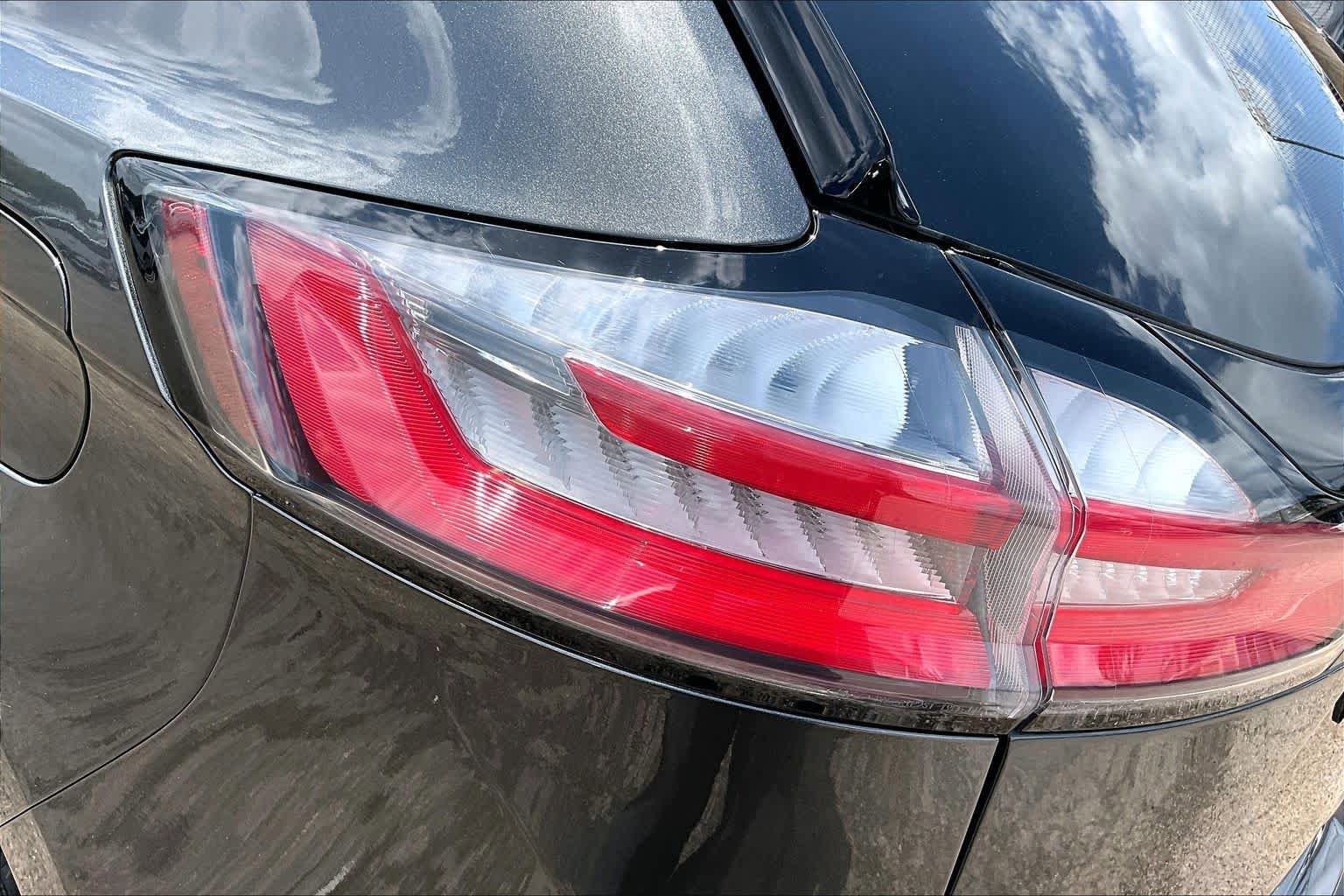 Used 2020 Ford Edge SE FWD image 28