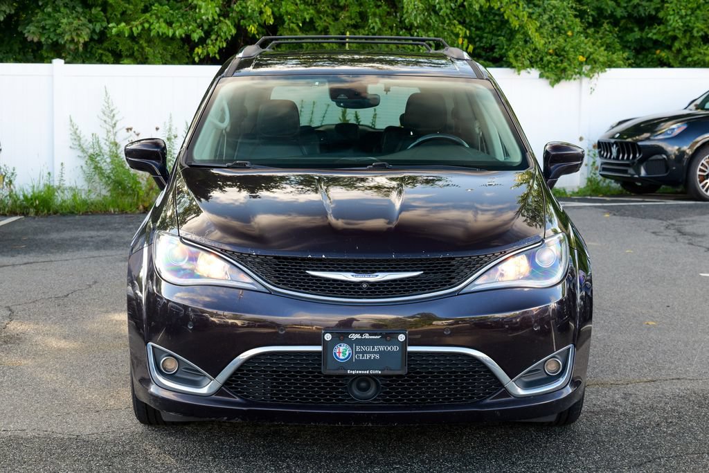 Used 2017 Chrysler Pacifica Touring-L Plus w/ Advanced Safetytec Group FWD image 2