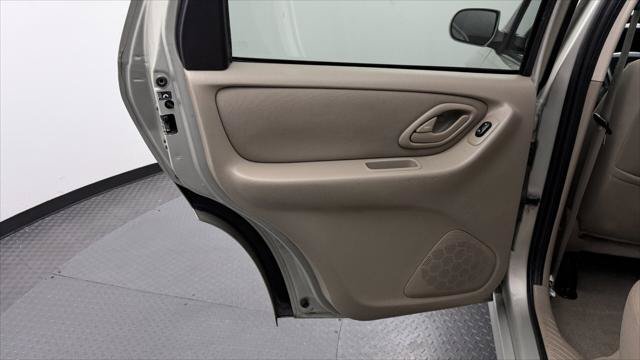 Used 2006 MAZDA Tribute s FWD image 14