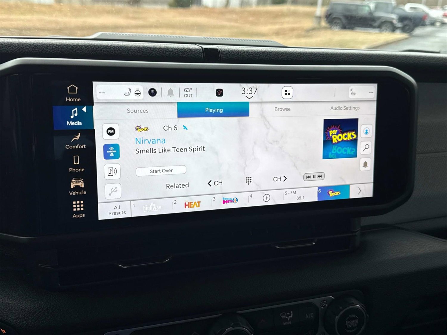 Used 2025 Jeep Gladiator Sport image 28