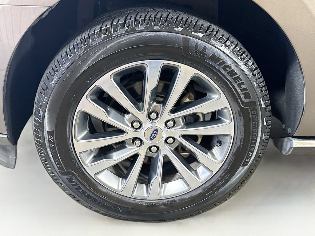 Used 2018 Ford Expedition Limited w/ Equipment Group 301A AWD/4WD image 40