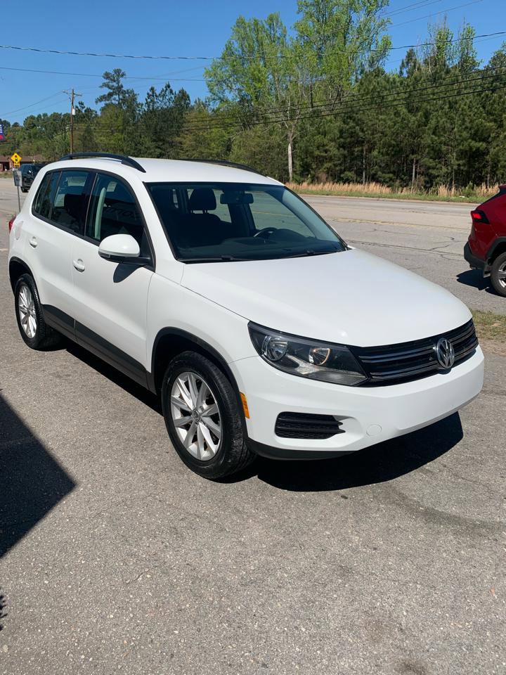 Used 2017 Volkswagen Tiguan Limited w/ Premium Package FWD image 3