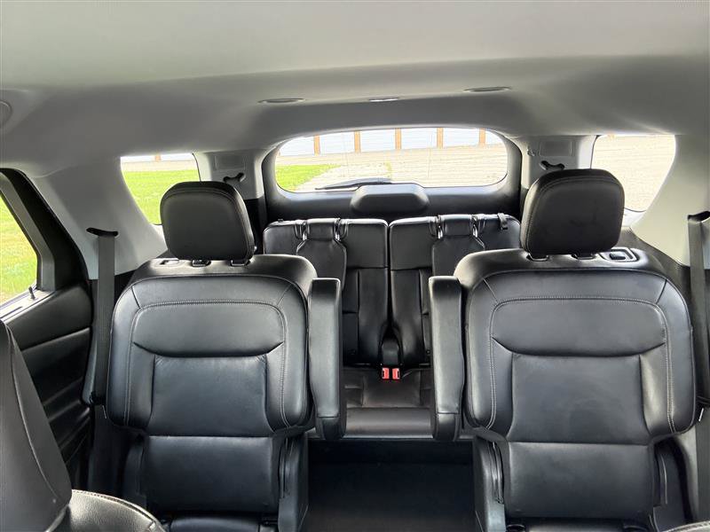Used 2021 Ford Explorer Limited w/ Equipment Group 301A AWD/4WD image 24
