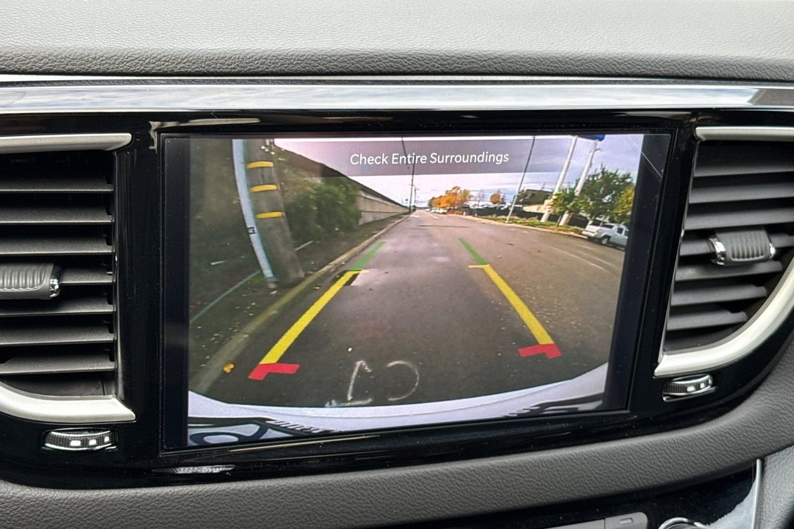 Used 2025 Chrysler Voyager LX image 19