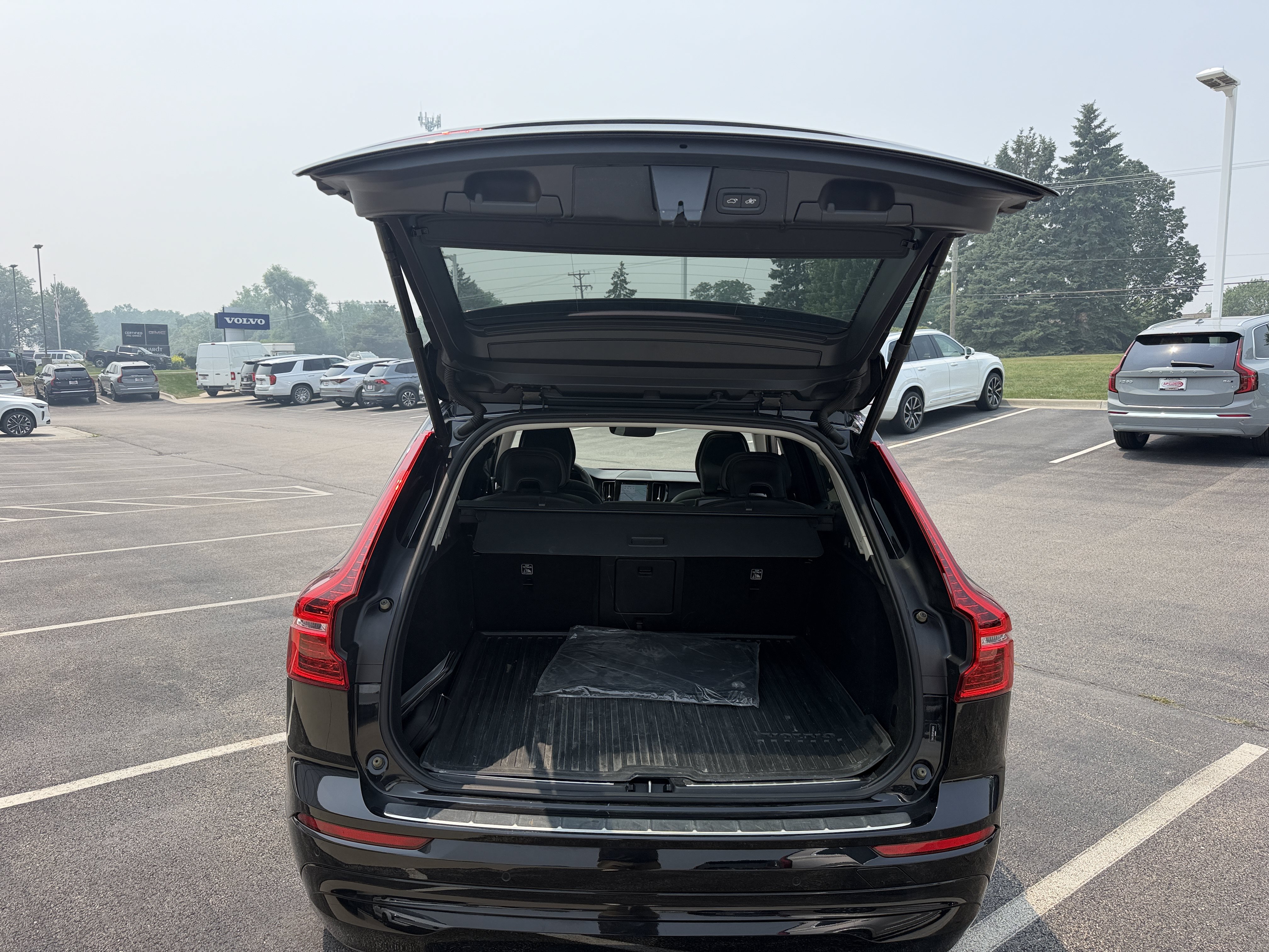 Used 2023 Volvo XC60 B5 Core w/ Climate Package AWD/4WD image 10