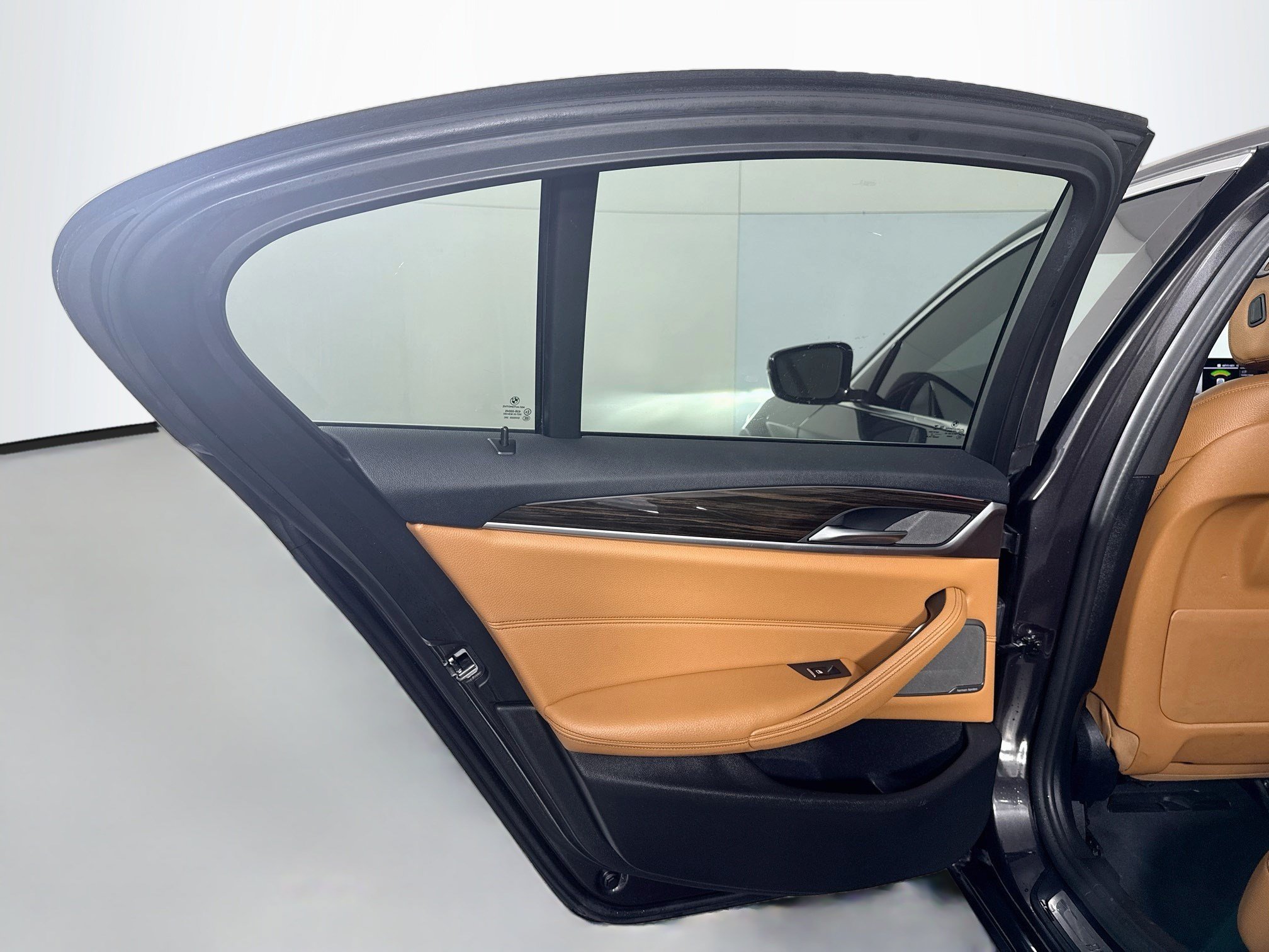 Used 2021 BMW 530i w/ Premium Package RWD image 26