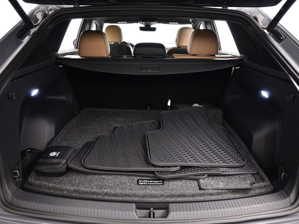 Used 2024 Volkswagen Atlas Cross Sport SEL R-Line image 37