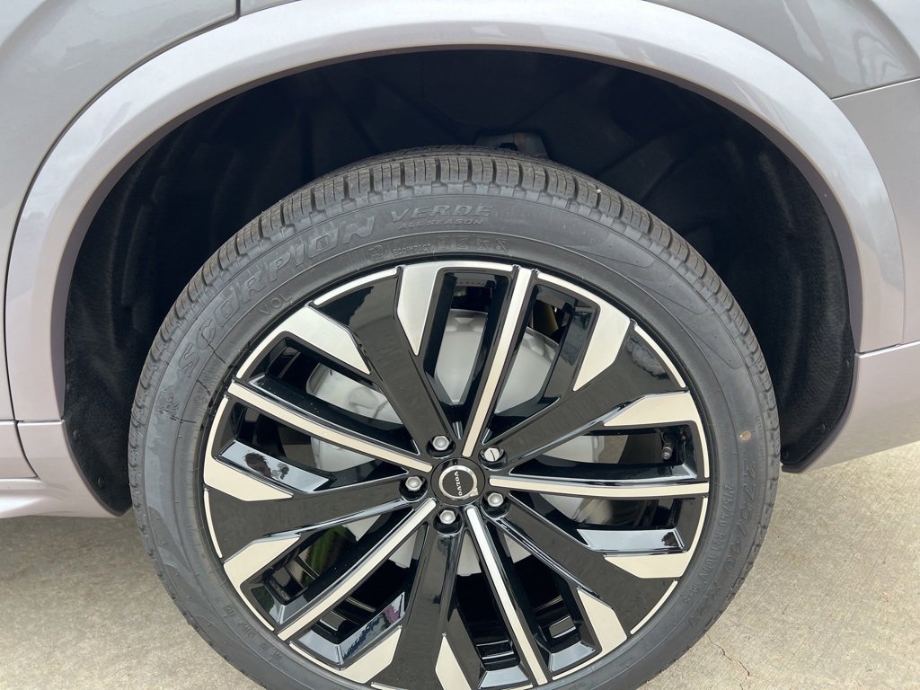 New 2026 Volvo XC90 B6 Plus w/ Protection Package Premier image 10