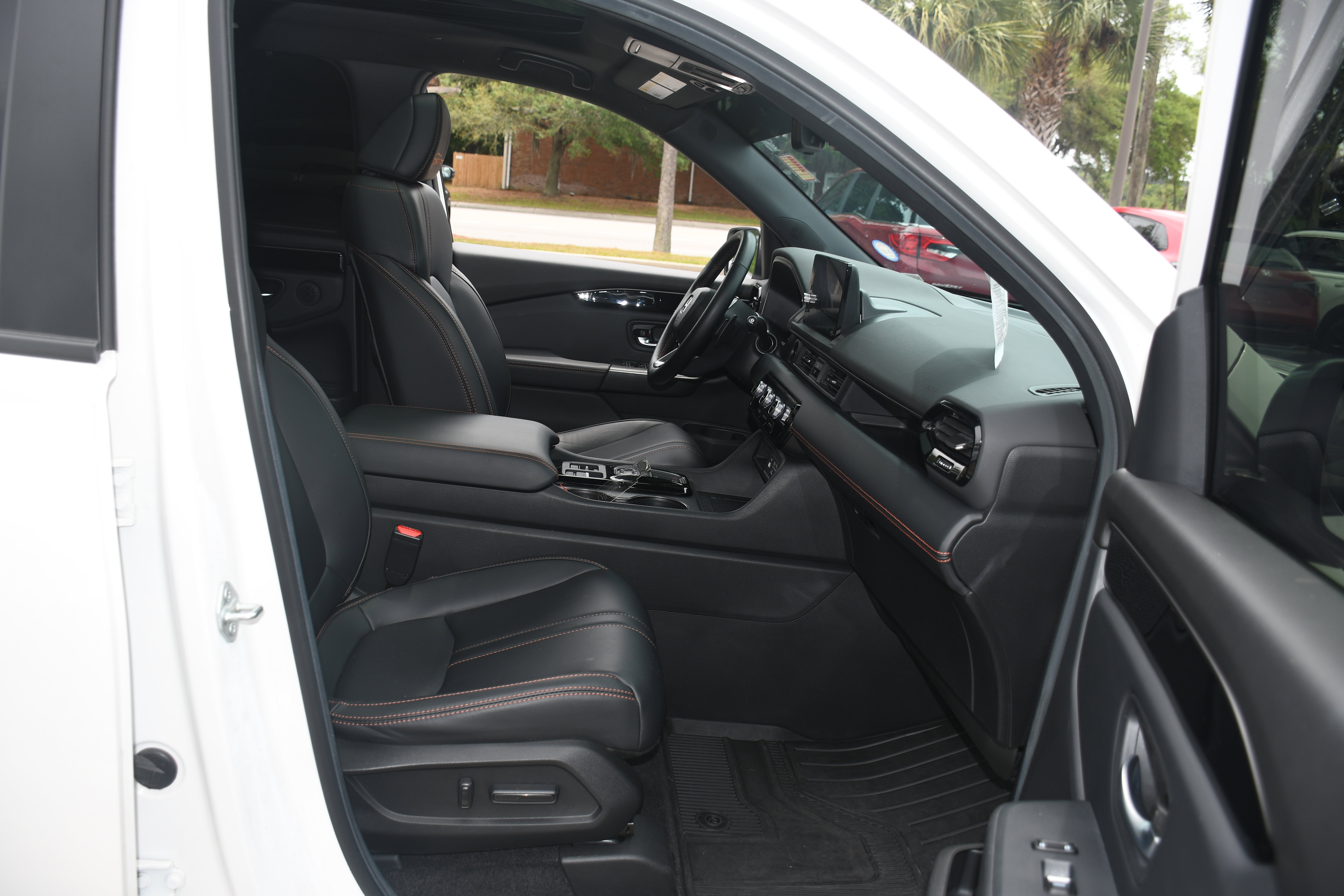 Used 2025 Honda Pilot TrailSport image 22