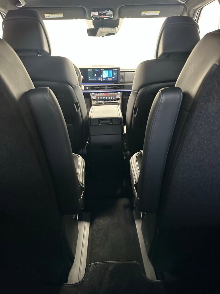 Used 2025 Hyundai Santa Fe Calligraphy AWD/4WD image 30