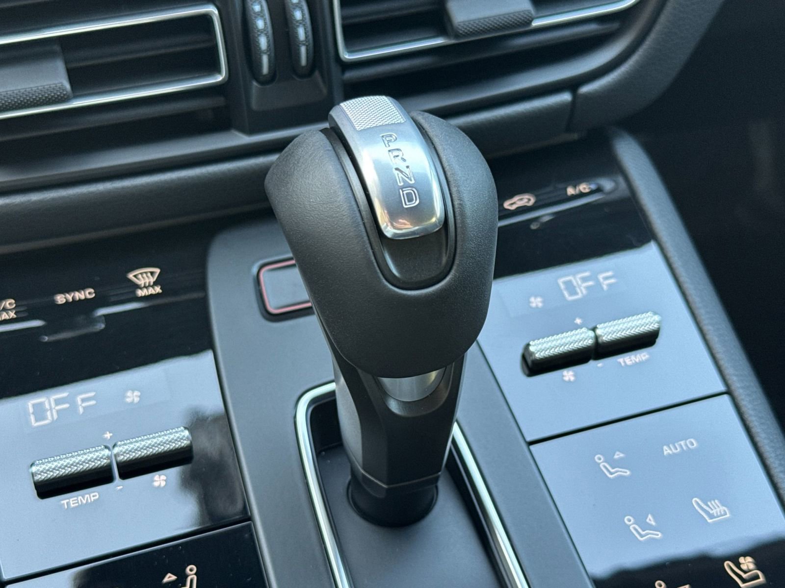 New 2026 Porsche Macan Turbo image 26