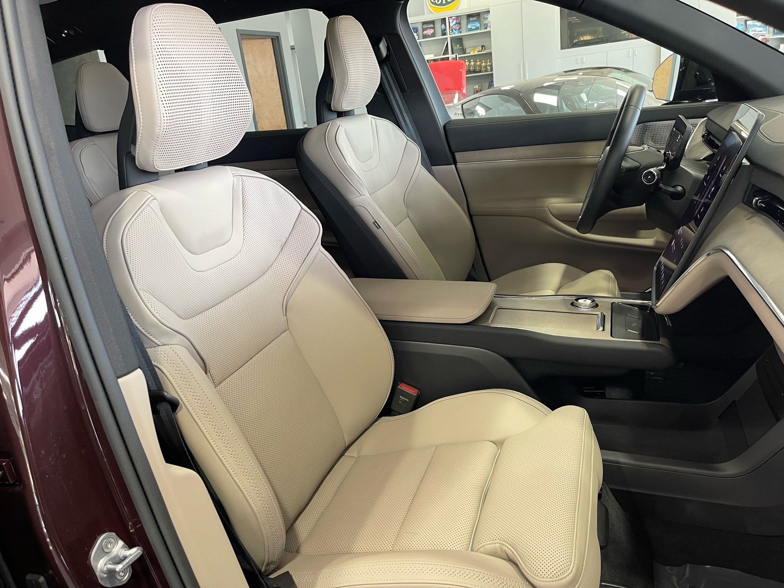 Used 2025 Volvo EX90 Ultra AWD/4WD image 43