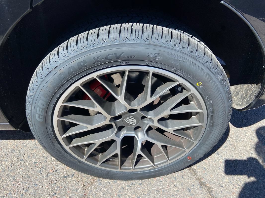 Used 2015 Porsche Macan Turbo AWD/4WD image 12