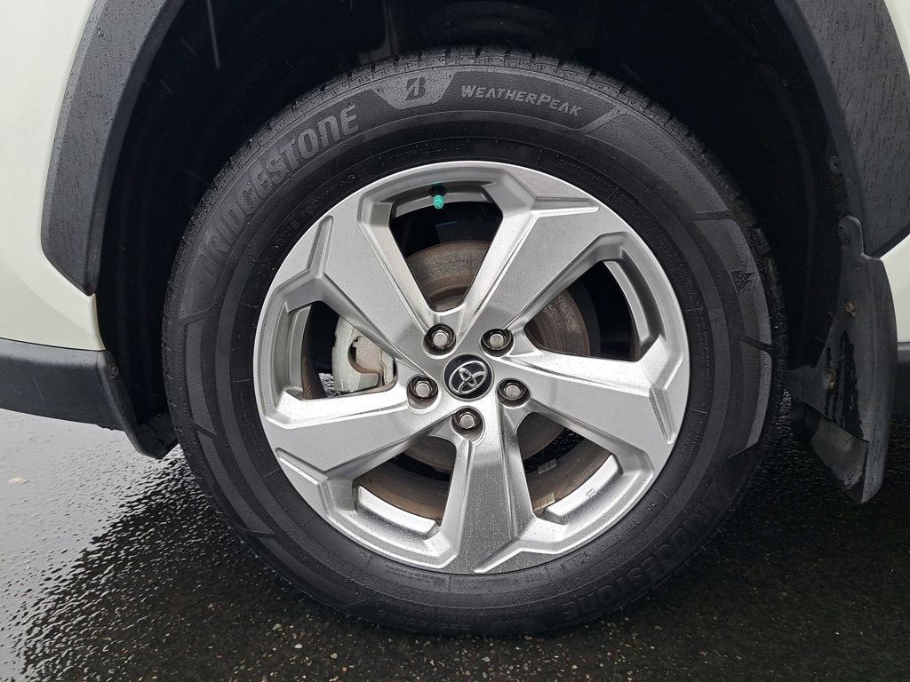 Used 2021 Toyota RAV4 XLE Premium image 29