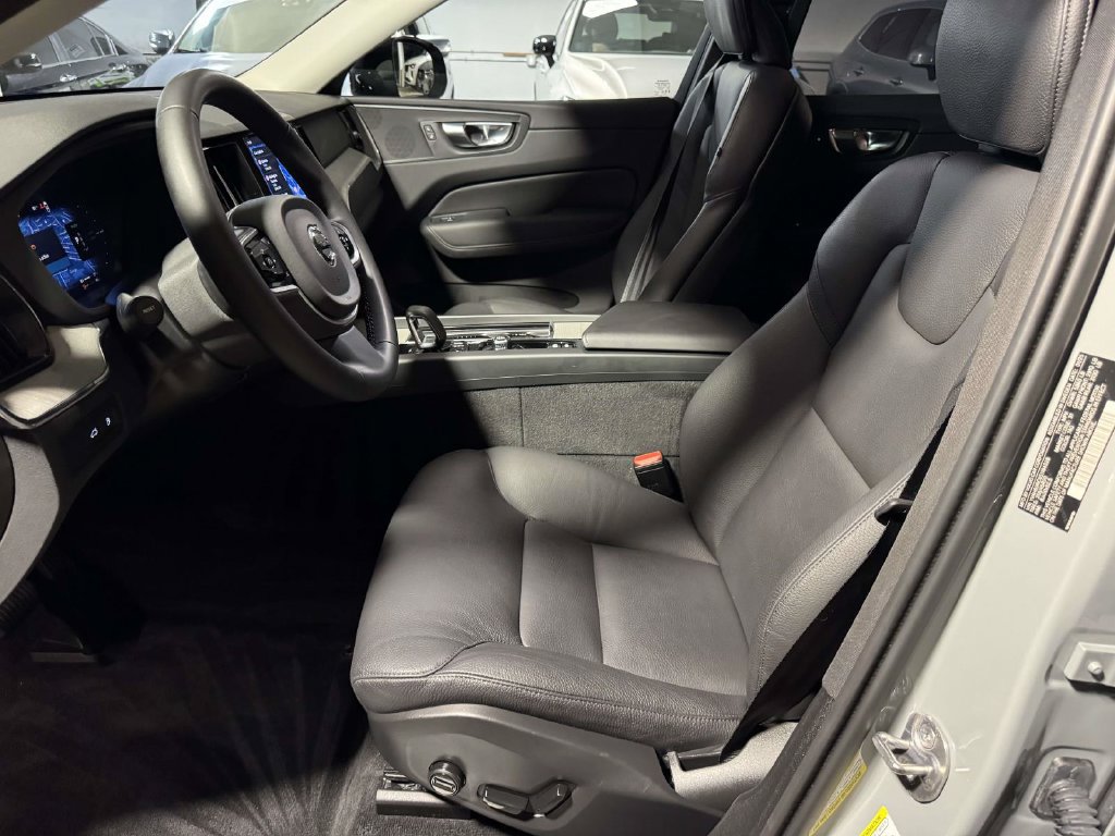 Used 2025 Volvo XC60 T8 Plus w/ Climate Package AWD/4WD image 2