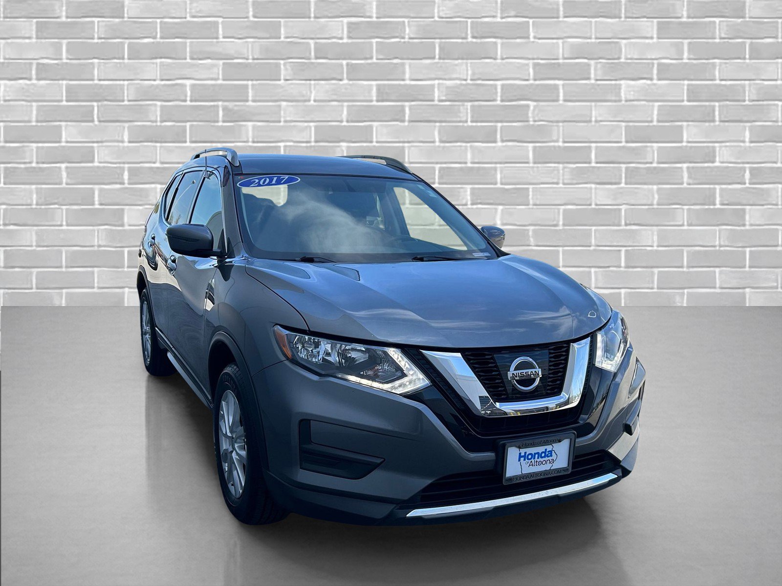 Used 2017 Nissan Rogue SV image 6